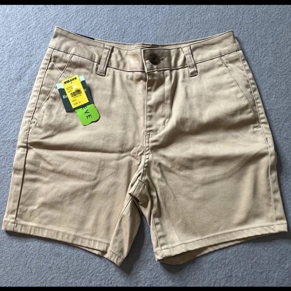 NEW RSQ Tillys Chino Shorts Women’s 14 Khaki Mid-Rise Classic Everyday Preppy